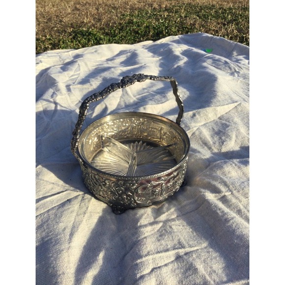 Vtg Silverplated divided glass dish 6” 6 in nuts snacks appetizers hosting farm - Picture 1 of 10